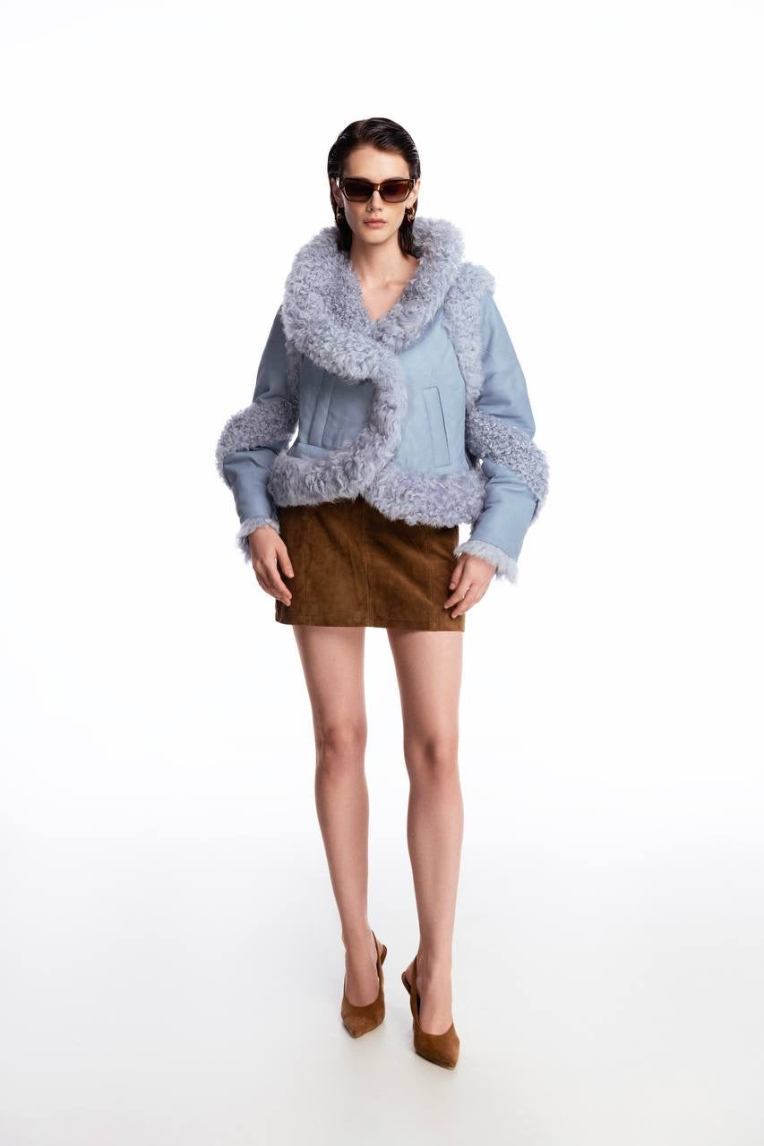 Fur jacket with silhouette lines and