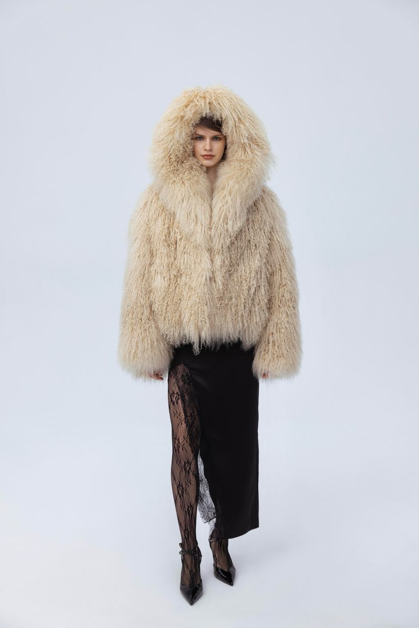 Short fur coat with hood