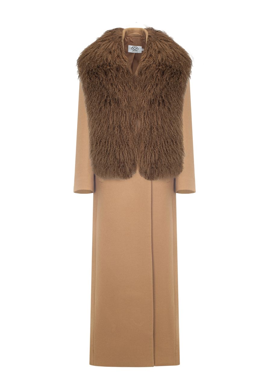 Coat with fur collar
