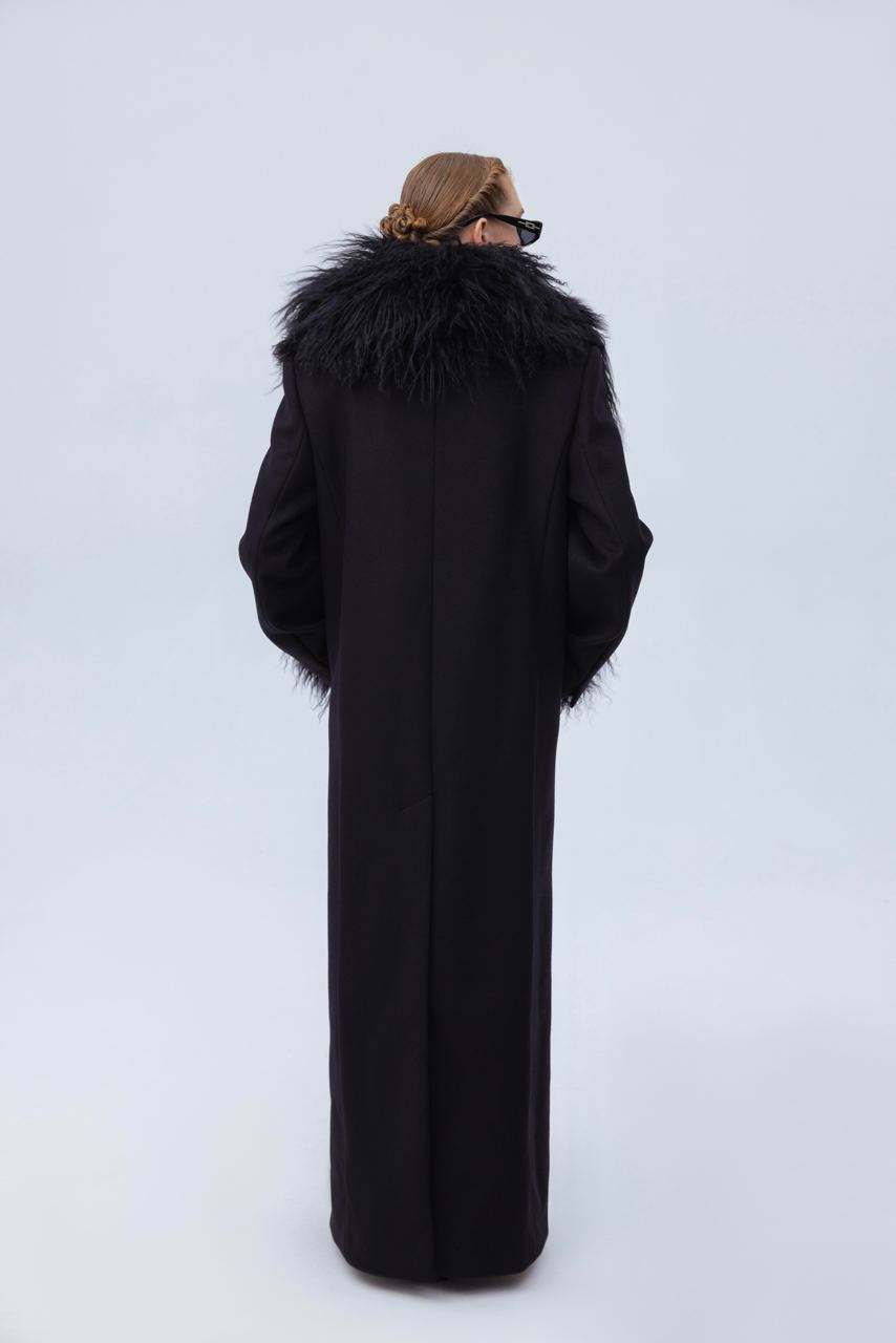 Coat with fur collar